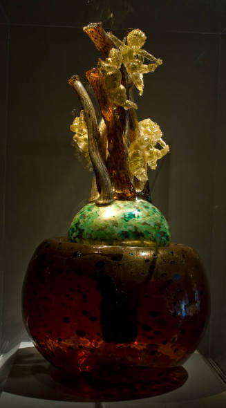 Putti Frolicking in Branches atop Speckled Carnelian Vessel