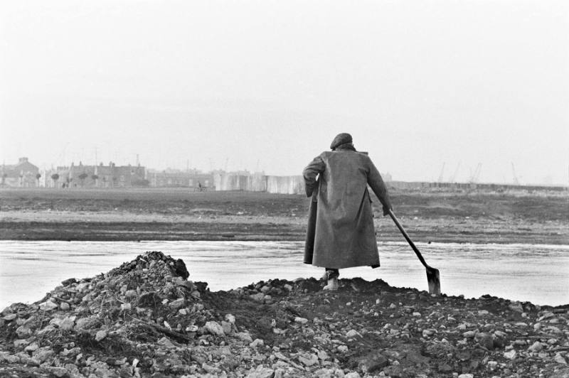 A Workman Looks at Life, Irishtown, Dublin