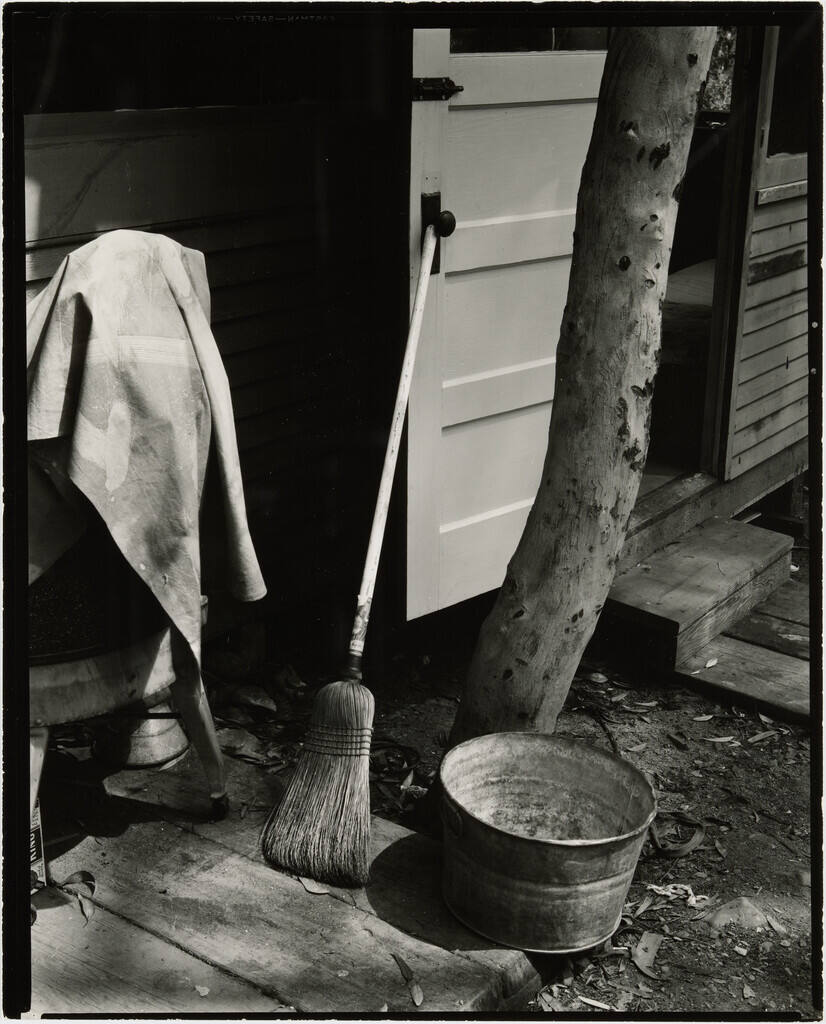 [outdoor laundry area]